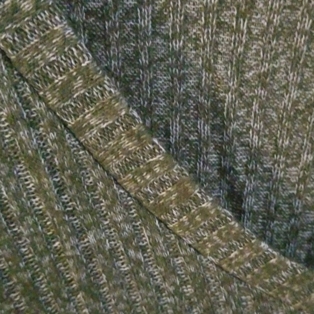 Green Ribbed Long Sleeve V-Neck - Picture 3 of 3